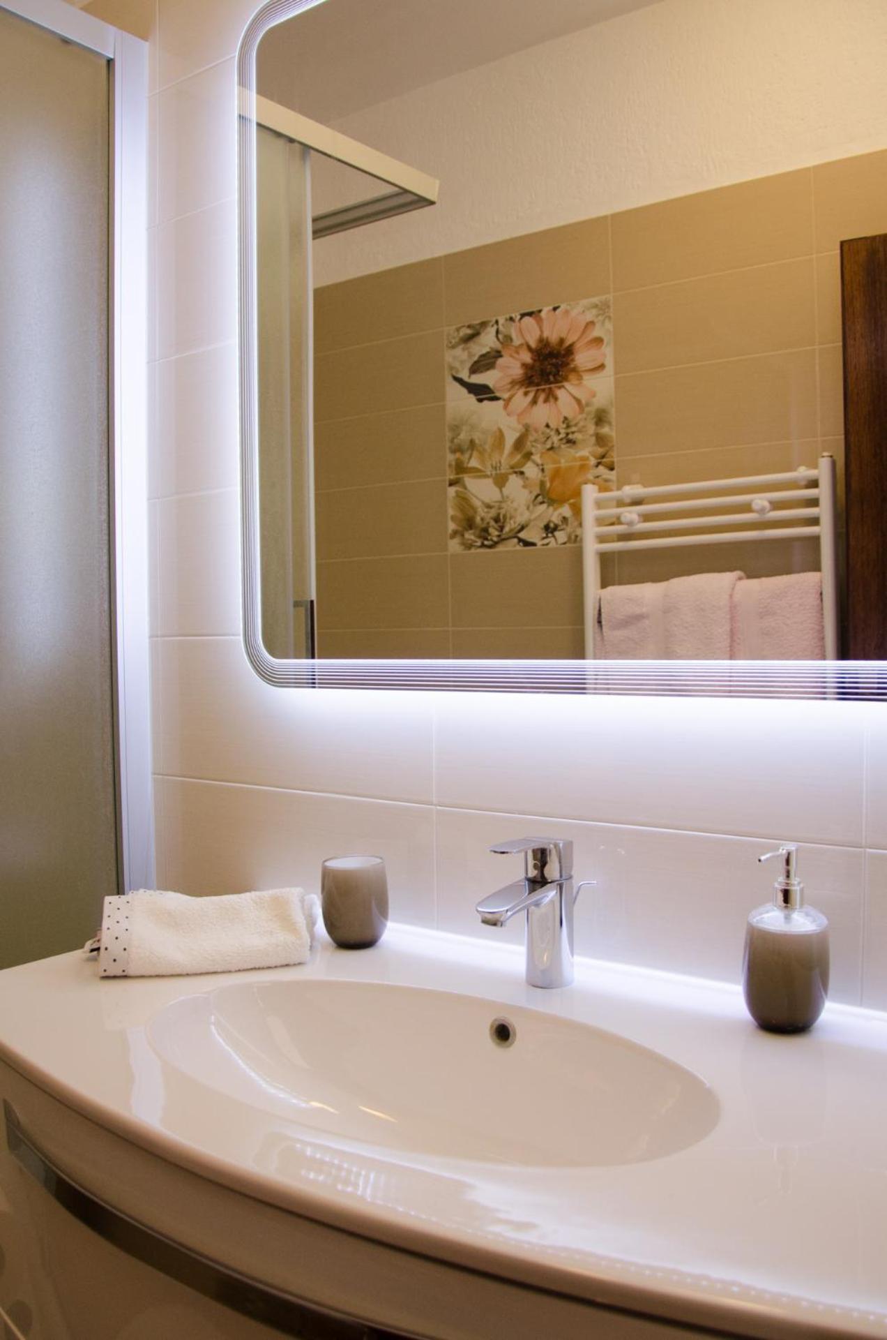 Guesthouse Ruza เซนญ์ ภายนอก รูปภาพ