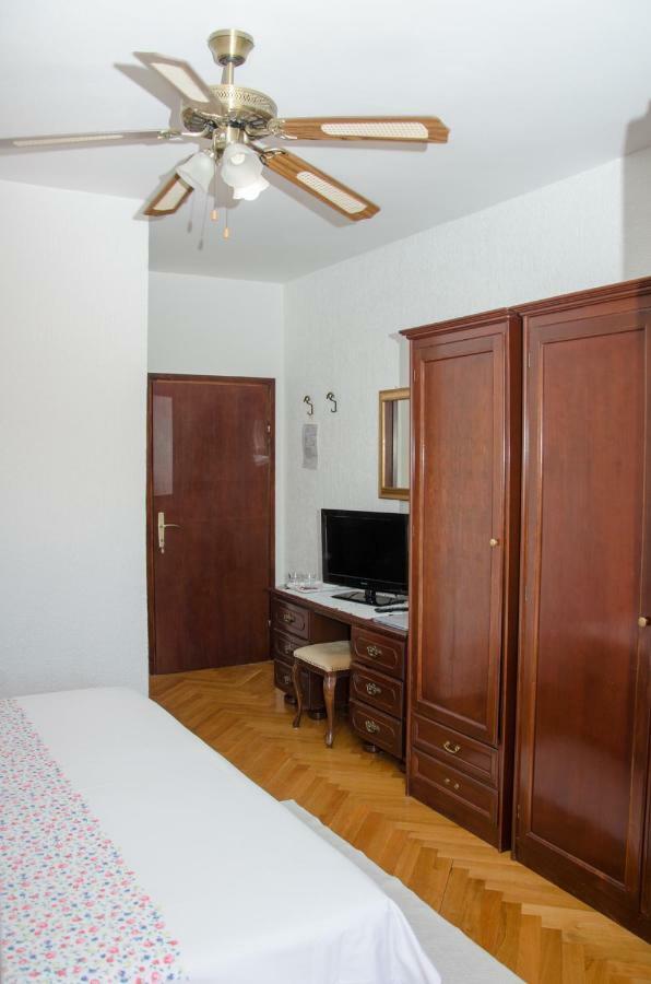 Guesthouse Ruza เซนญ์ ภายนอก รูปภาพ