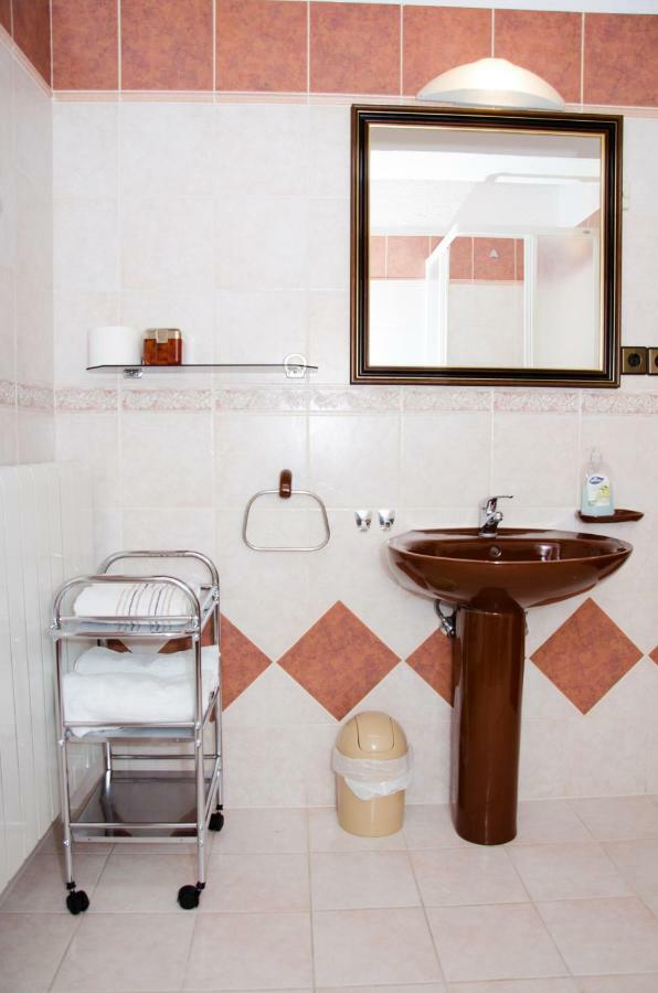 Guesthouse Ruza เซนญ์ ภายนอก รูปภาพ